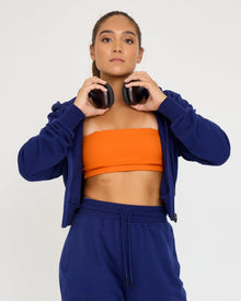 هودي كلاسيكي بقبعة كلاسيكية قصيرة بسحاب